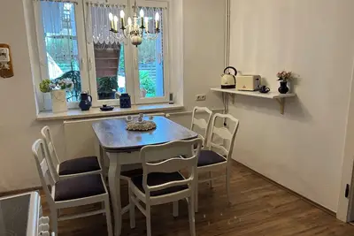 Image de Cozy vacation apartment with pool and garden. Pets allowed, also for fitters