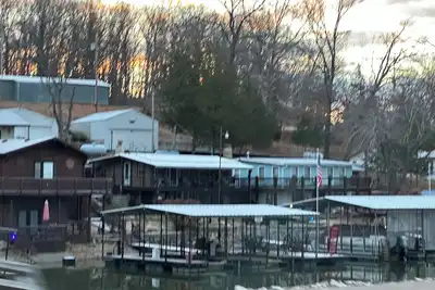 Image de Lovely home on a quiet lake front property with easy access to the Lake.