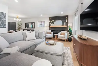 Image de Charming renovated 2-bedroom home w/study-. 5 miles to The Village of Zionsville