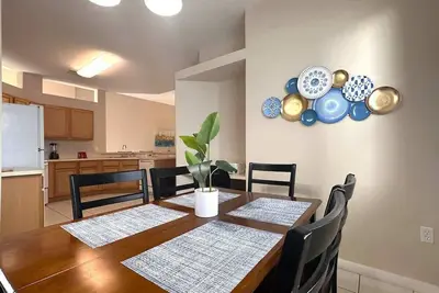 Image de Disney Hideaway Villa Sleeps 9, 4Bd Home with Pool