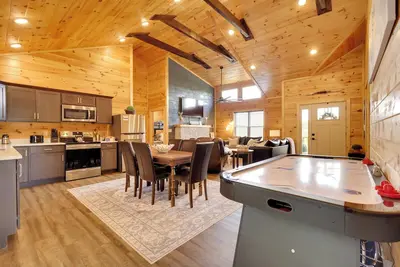 Image de 1 Mi to Douglas Lake: Blissful Escape w/ Hot Tub!