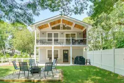 Image de Walk to Beaches: Recently Built Cape Cod Home!