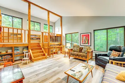 Image de Walk to Semi-Private Beach: Lake Michigan Getaway
