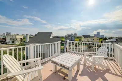 Image de 1 Block to Inlet Beach: Brigantine Family Home