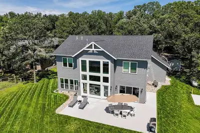 Image de Lakefront Luxury Awaits – Modern 5br Retreat on Beautiful Rush Lake
