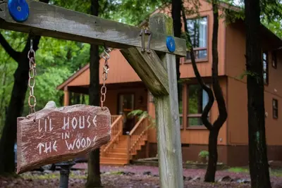 Image de Poconos Cabin - Lake, Fire Pit + Arcade Game