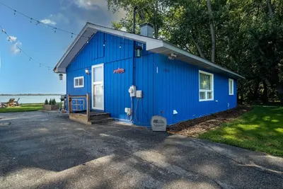Image de Waterfront 2br Nautical Cottage on Grass Lake - Hot Tub, Firepit & Year-Round Fun