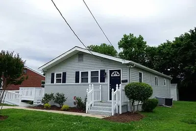 Image de Spacious Family Stay, Large Dining, 3 Cozy Bedrooms, Home Near Buckroe Beach