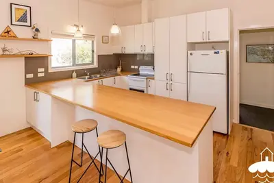 Image de Wattlebird is positioned perfectly for your next relaxing holiday.