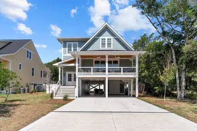 Image de 4br Luxury Retreat w/ Hot Tub Near Beach, Dining & More