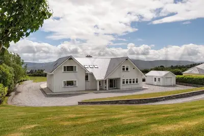 Beech  House - 5 bedroom home
