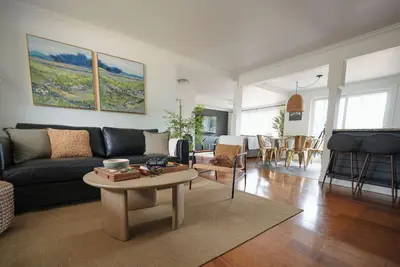 Image de Newly Updated Kent Home Close to Highways