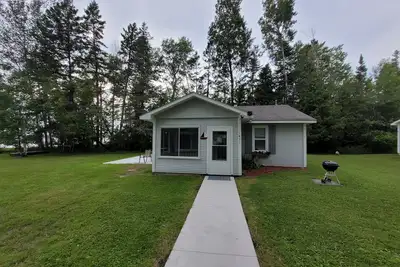 Image de Mullett Lake Gem \n2-bedroom cottage on the water in Cheboygan with Ac