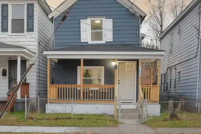 Image de 3-bedroom house in charming Newport News with Ac