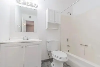 Charming Tempe townhome, centrally located with access to two pools!