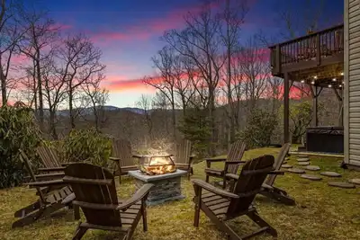 Image de 6 Br Sleeps 16 - Game Room - Hot Tub - Firepit