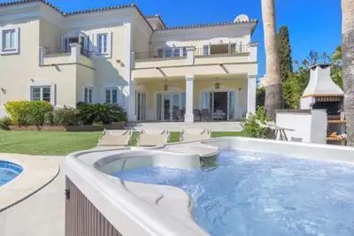 Image de Villa de Luxe Près de Puerto Banus pour 11, Spa & Gym