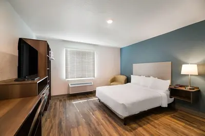 Image de Space w/ Full Kitchen Ideal for Work Trips or Long Florida Beach Stays - 2 Rooms