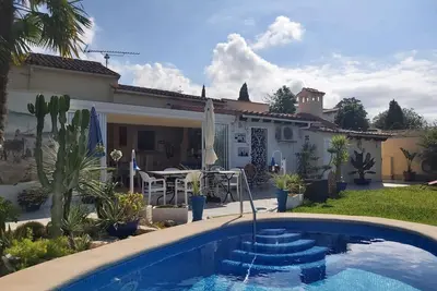 Image de Villa moderne et spacieuse à Els Poblets pour familles