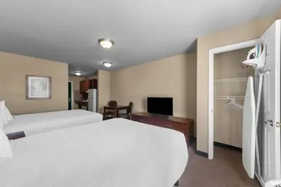 Image de Modern Kitchen Suite | 1 King Bed | Pleasanton Tx Center