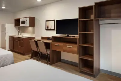 Image de Budget-Friendly Space Close to Dc Monuments + Walk to Beltway Plaza Mall