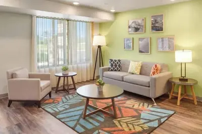 Image de Budget-Conscious Suite Near Top Austin Spots – Full Amenities for Long Stays