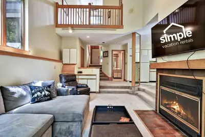 Image de Cedarwood Retreat: 3br Killington Condo w/ Spa, Pool, Fireplace & Private Sauna