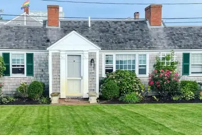 Image de West End Beach Cottage at Delft Haven - Steps from the Beach - w/ Parking