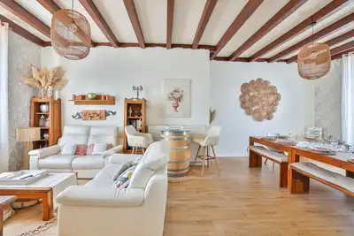 Image de Maison 5 chambres #10 personnes #Proche centre-ville #Jardin #Bord de l’eau