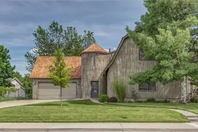 Image de Cozy King Suite | Private Ensuite & Free Waffles!