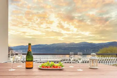 Image de Appartement 'Great Lake View Artist's' avec Vue sur le Lac, Terrasse Privée et Wi-Fi