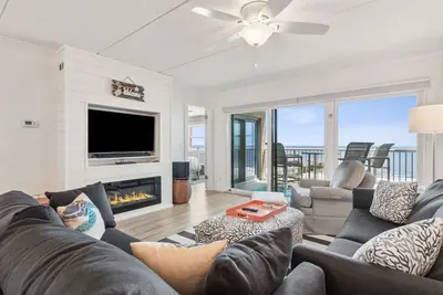 Image de Experience beachfront luxury at 663 Amelia by the Sea, a spacious 2-bedroom condo.