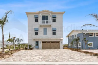 Image de Experience oceanfront luxury at 1088 S. Fletcher Ave, a spacious 5-bedroom house