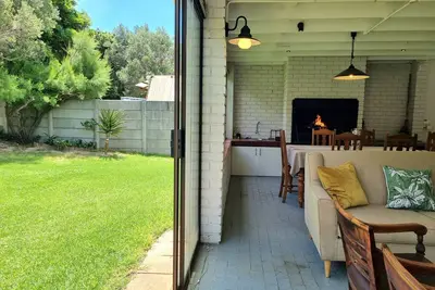 Image de 'Country Beach', Traditional 3 Bedroom Home with Garden, 2 min walk to the Beach
