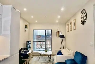 Image de Stylish 1-Bed Flat | Walk to Uni, Arena & City Hotspots!