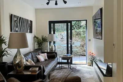 Image de de Luxe-Maison-Salle de bain privée extérieure-Vue sur Rue