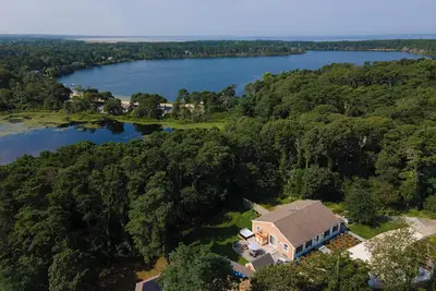 Image de Very Private 2-bedroom Oasis - walk to bike trail and Great Pond