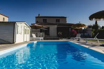 Image de Parenthese ENSOLEILLÉE Villa 10/12 Personnes  Avec Piscine Et Jardin