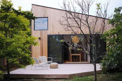Image de Modern 2-bedroom garden house in North Oakland with private yard