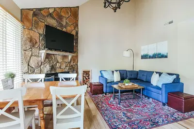 Image de Laurelwood Hollow-Appartement-Salle de bain privée séparée
