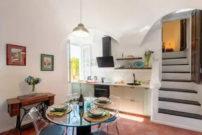 Image de Charming 100 sqm apartment, accommodating up to 6 people, located on the ground floor of a typical Ligurian building. The property is located in the center of Cervo, one of Italy's most charming villages, in a convenient and well-served location, ideal fo