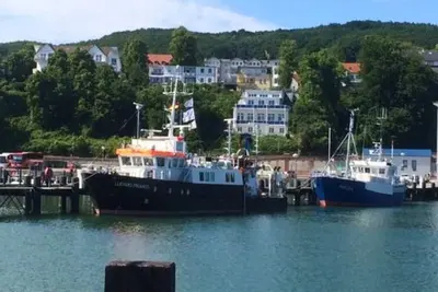 Image de FeWo im Hang direkt am Hafen, 6 Betten, 175m2