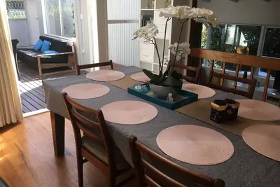 Image de Large Family Home - Short Walk to Two Beaches & Netflix