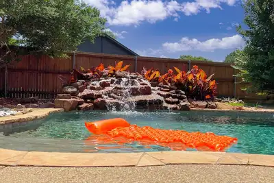 Image de Lake Dallas Oasis, Beautiful Modern Home with Pool