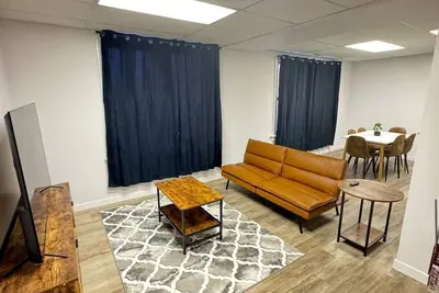 Image de loft Apt On Wyndotte | 2bed 1bath | Nr tunnel