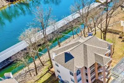 Image de Lakefront Getaway, Marina View, Minutes to Strip