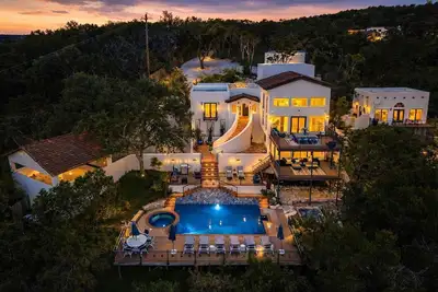 Image de Lux Hillside Escape | Pool, Spa, Game Room & Views
