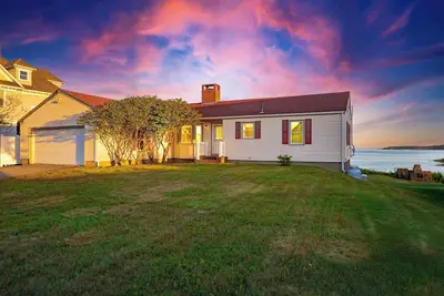 Image de Oceanfront | Ping Pong | 1 Min Walk to Beach | Pets Welcome