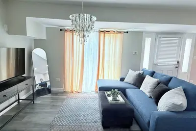 Image de 5-bedroom 2 bath home with spacious yard-15 min to O'Hare Airport-Chicago