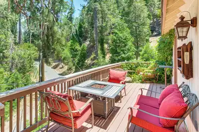 Image de 1 Mi to Lake Gregory: Alpine Gem w/ Covered Patio
